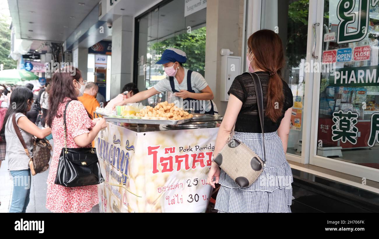 Patpong Morning Street Food Market Si Lom, Silom, Bang Rak, Bangkok  Thailand Stock Photo - Alamy