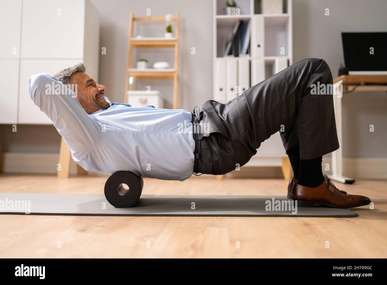 Foam Roller Back Pain Treatment And Myofascial Release Stock Photo Alamy
