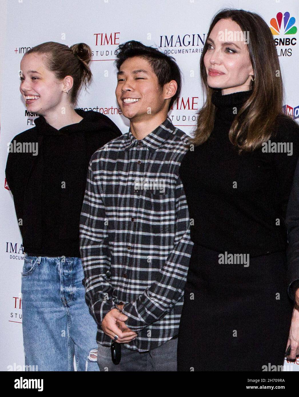 Los Angeles, United States. 18th Nov, 2021. LOS ANGELES, CALIFORNIA, USA - NOVEMBER 18: Shiloh Jolie-Pitt, brother Pax Thien Jolie-Pitt and mother/actress Angelina Jolie arrive at the Los Angeles Premiere Of MSNBC Films' 'Paper & Glue: A JR Project' held at the Museum Of Tolerance on November 18, 2021 in Los Angeles, California, United States. (Photo by Rudy Torres/Image Press Agency) Credit: Image Press Agency/Alamy Live News Stock Photo