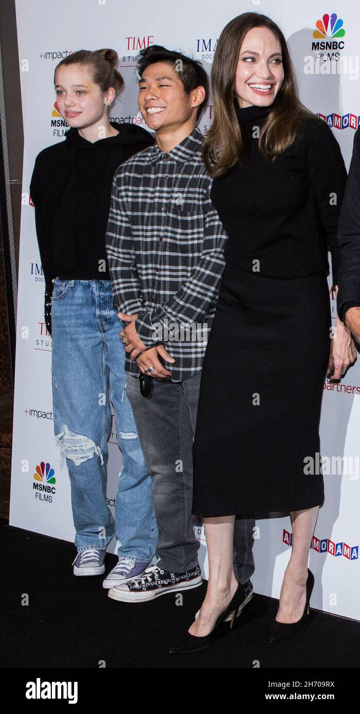 Los Angeles, United States. 18th Nov, 2021. LOS ANGELES, CALIFORNIA, USA - NOVEMBER 18: Shiloh Jolie-Pitt, brother Pax Thien Jolie-Pitt and mother/actress Angelina Jolie arrive at the Los Angeles Premiere Of MSNBC Films' 'Paper & Glue: A JR Project' held at the Museum Of Tolerance on November 18, 2021 in Los Angeles, California, United States. (Photo by Rudy Torres/Image Press Agency) Credit: Image Press Agency/Alamy Live News Stock Photo
