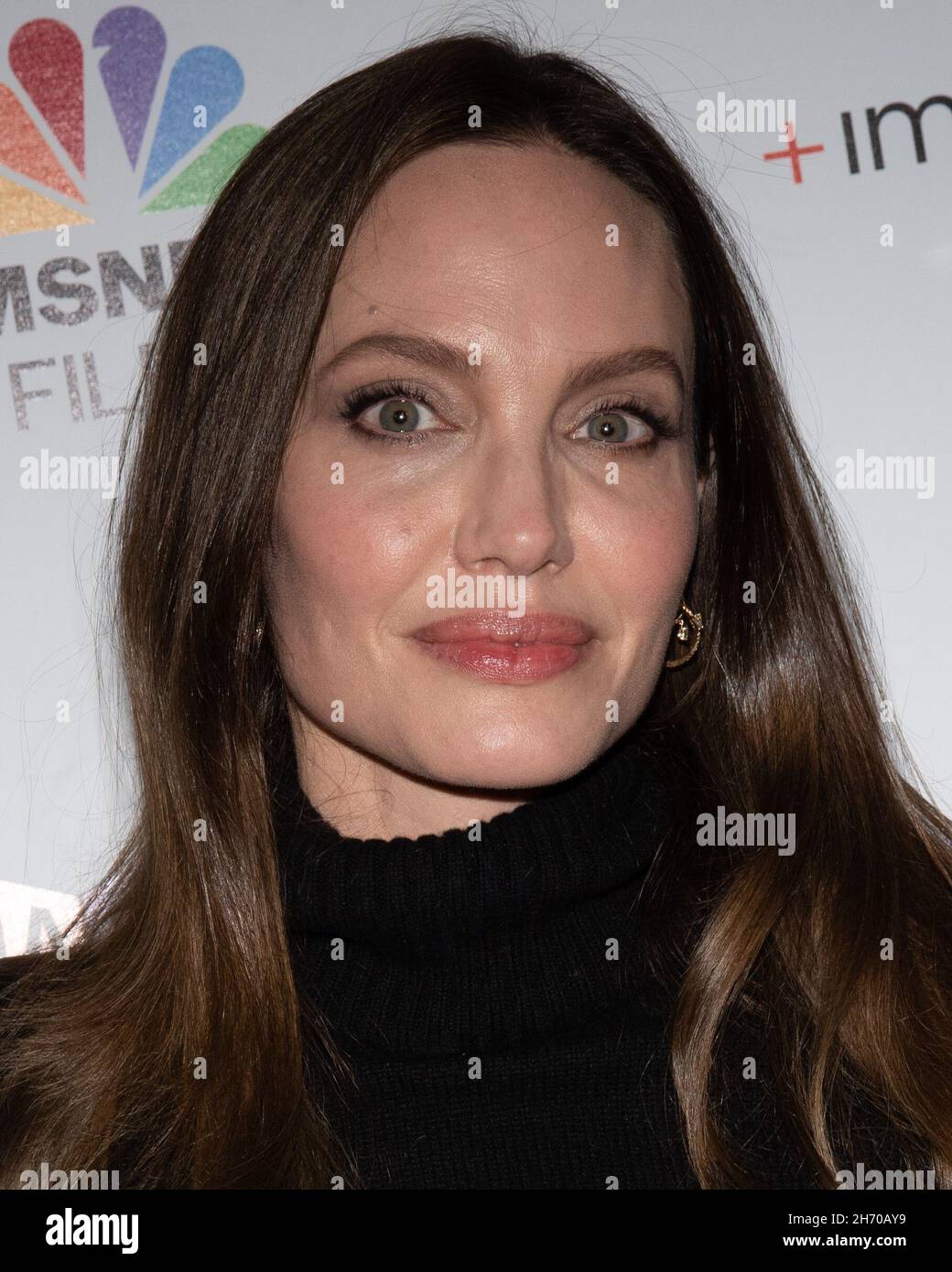 November 18, 2021, Los Angeles, California, USA: Angelina Jolie attends The Los Angeles Premiere of 'Paper and Glue: A JR Project' (Credit Image: © Billy Bennight/ZUMA Press Wire) Stock Photo