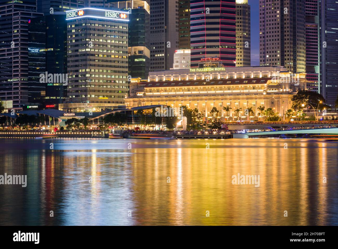Singapore, 09 Feb 2016: Close up of the Fullerton Hotel and Singapore ...