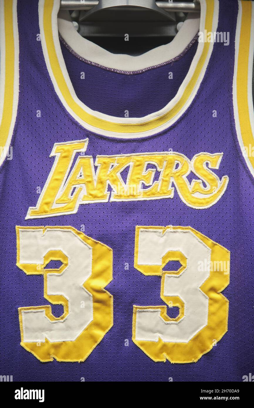 The Los Angeles Lakers number 33 shirt, jersey worn by Earvin Magic Johnson. At the NBA Basketball Hall Of Fame Museum. In Springfield, Massachusetts. Stock Photo
