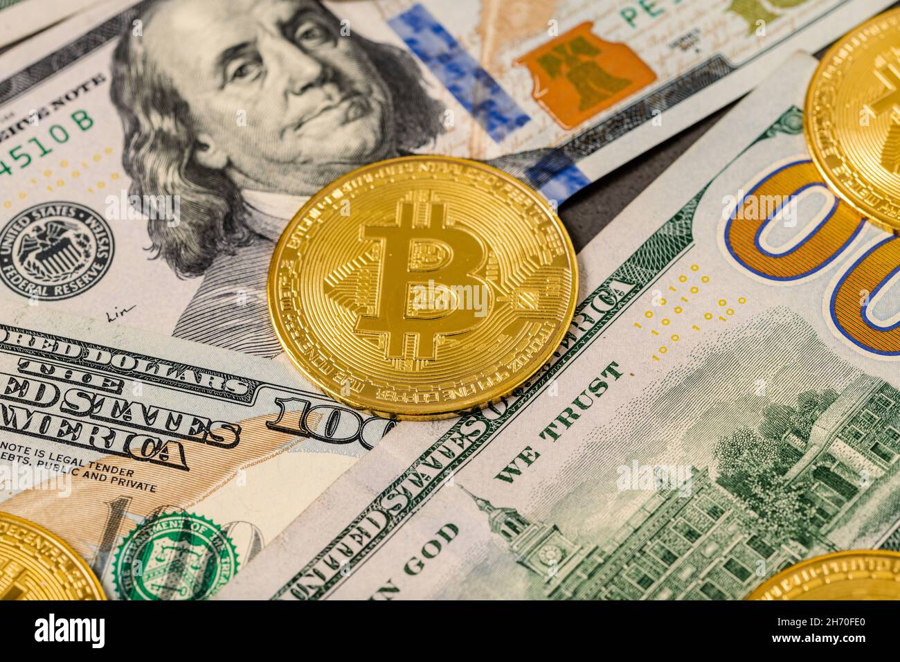 Digital us dollar online currency hi-res stock photography and images -  Alamy
