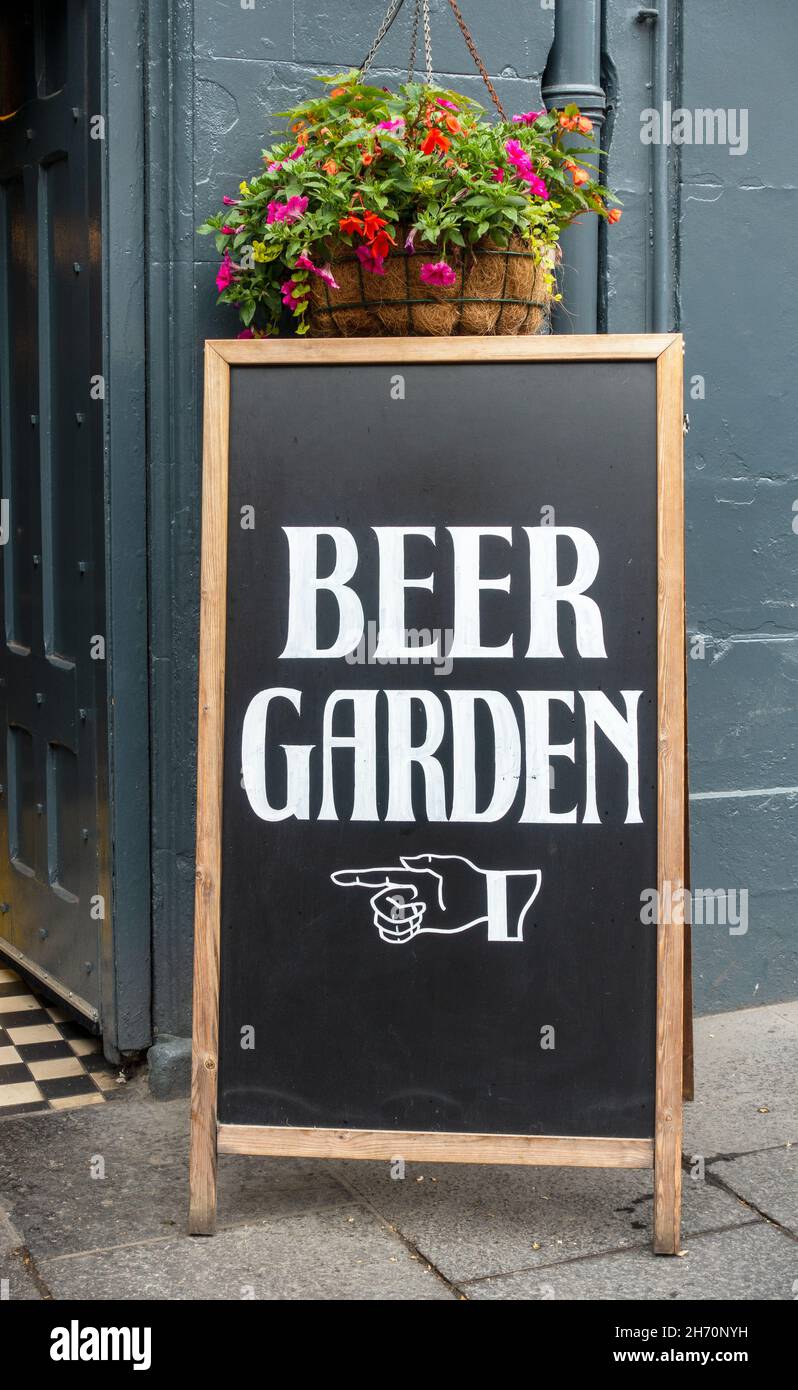 Beer Garden Direction Sign With Flower Basket Outside A Pub In Edinburgh Scotland Stock Photo