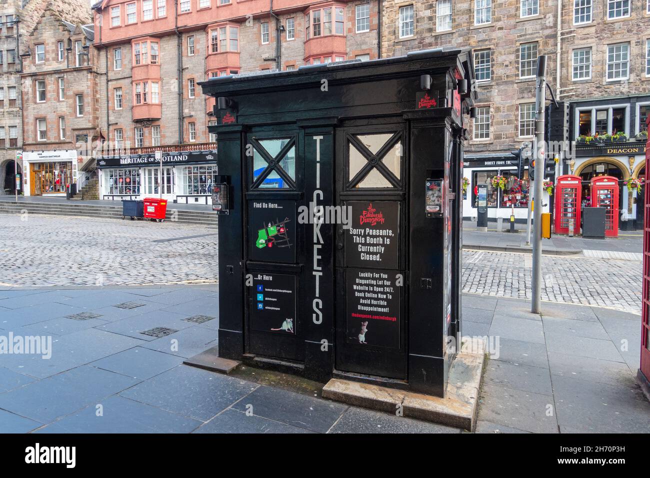 Old Vintage Police Phone Box Now A Ticket Booth For Edinburgh Dungeon Tours In Lawnmarket Edinburgh Old Town Scotland Stock Photo