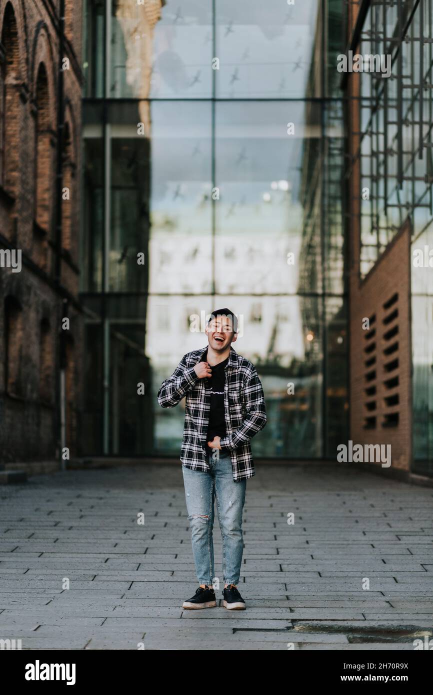 Man With Building Modern building man hi-res stock photography and images - Alamy