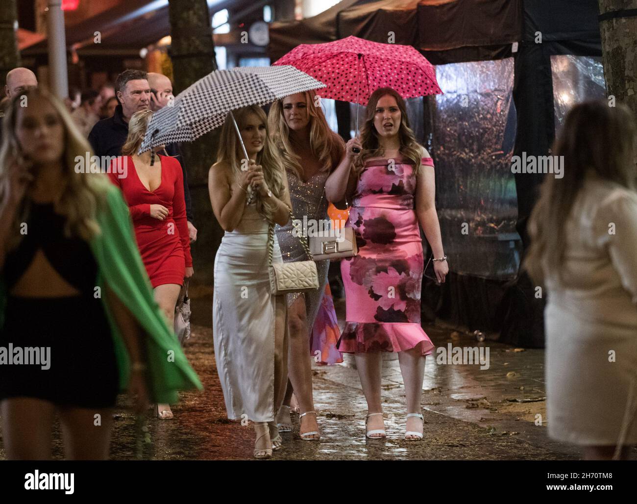 drinkers-hit-wind-street-in-swansea-as-they-celebrate-beaujolais-day