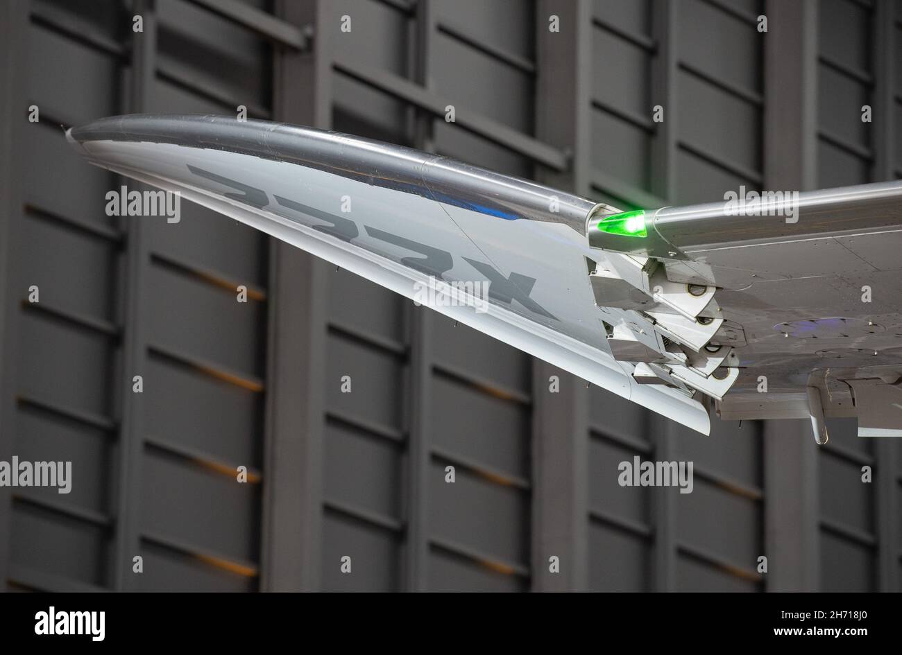 19 November 2021, Hessen, Frankfurt/Main: The wing tip of the Boeing ...