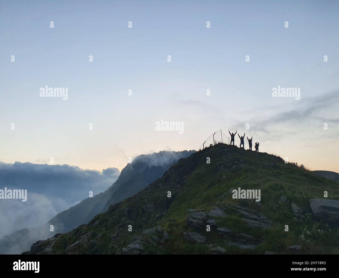 File:Hillock in front of the Prashar Lake (21250561509).jpg