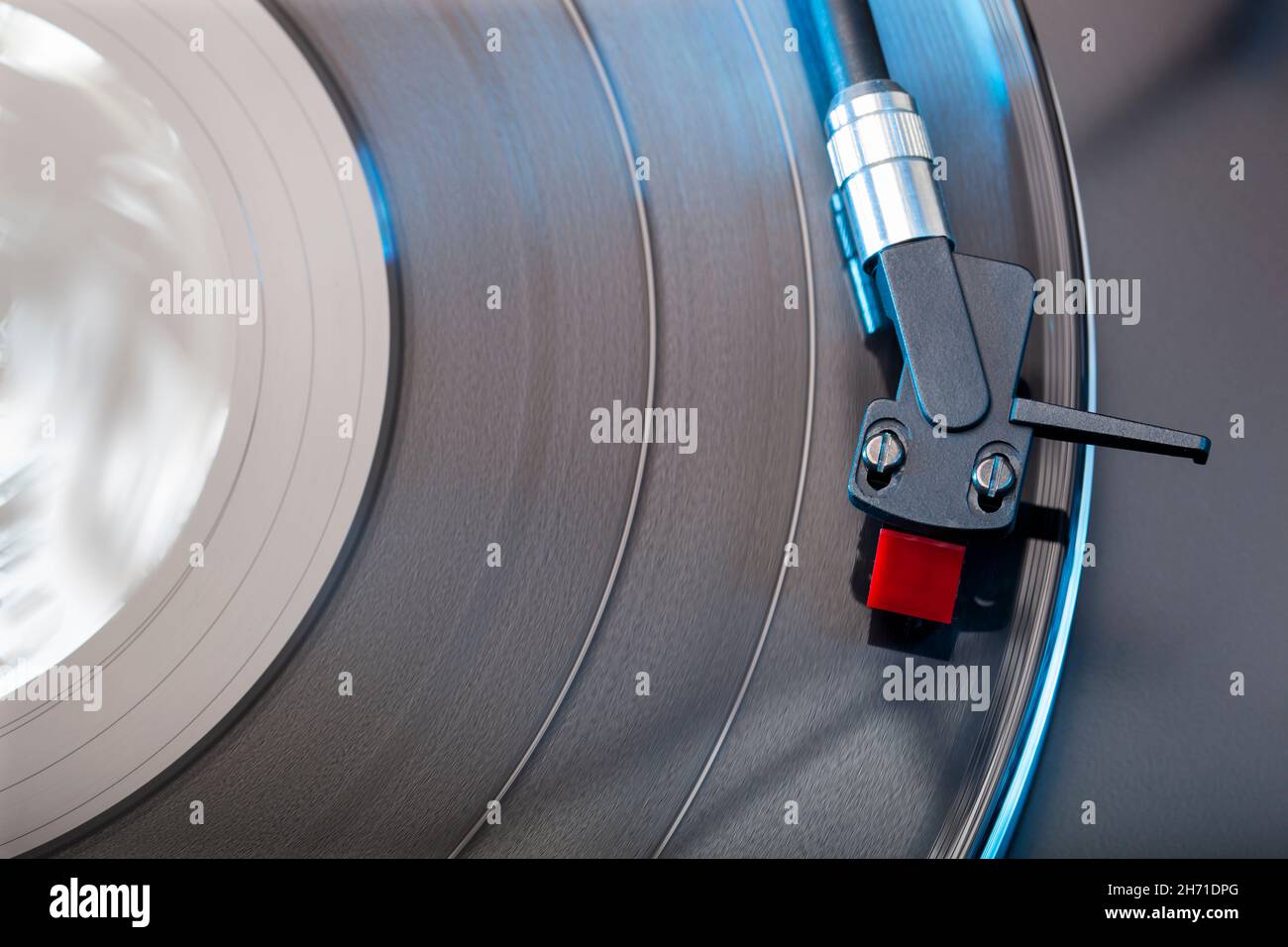 Close-up of a vintage hifi stereo turntable with the needle on a lp Stock Photo