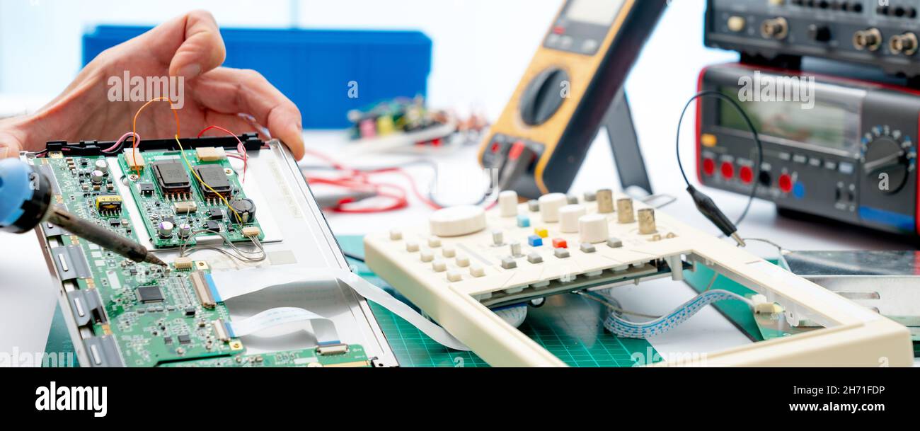 Medical device repair hires stock photography and images Alamy