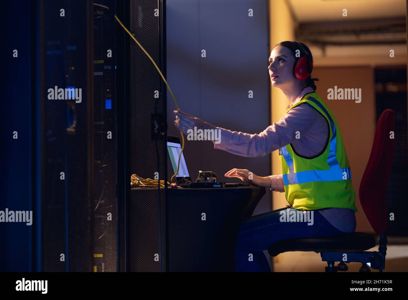 Computer female wire hi-res stock photography and images - Alamy