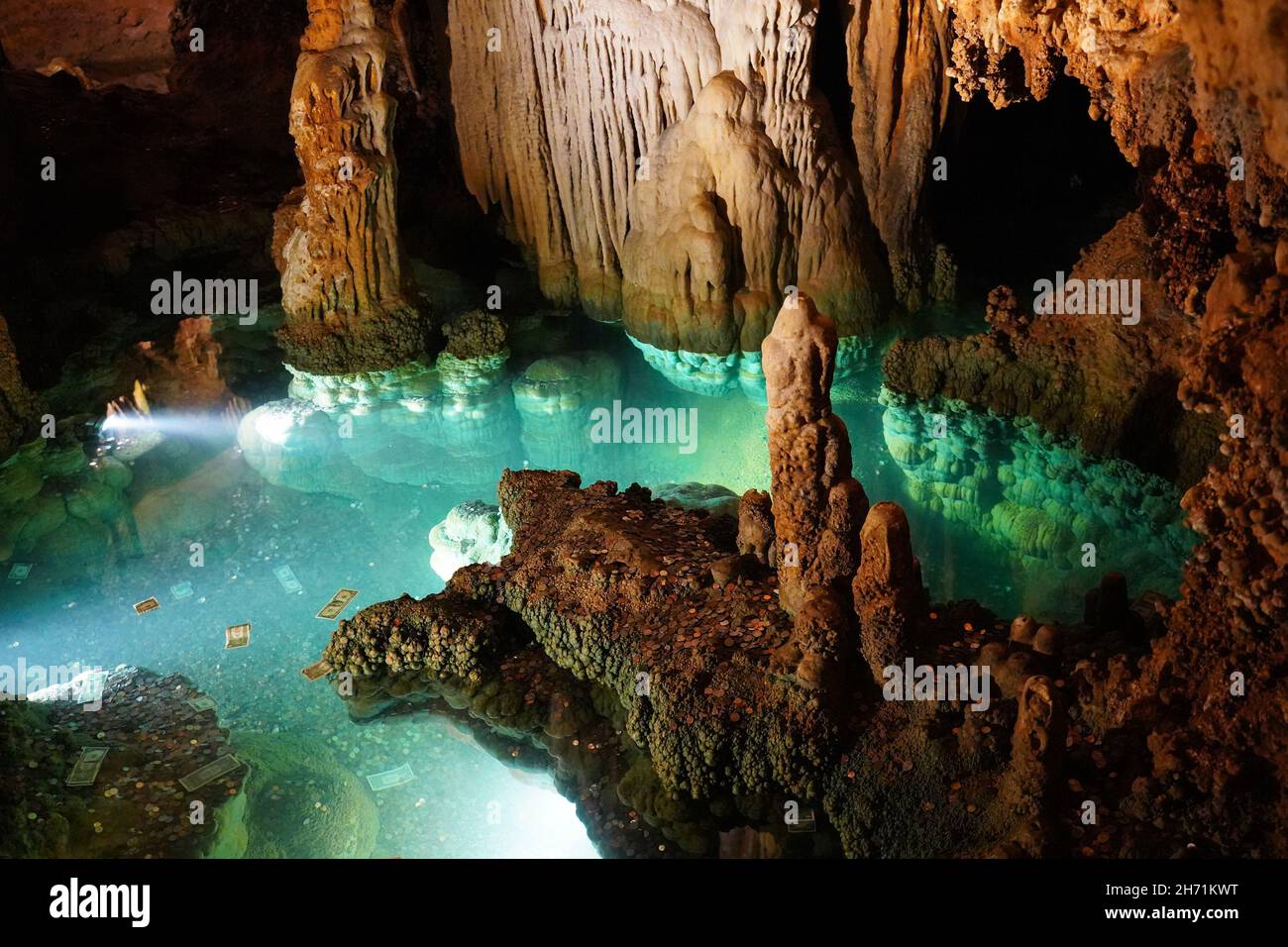 Wishing well Luray Caverns, Virginia USA Stock Photo Alamy