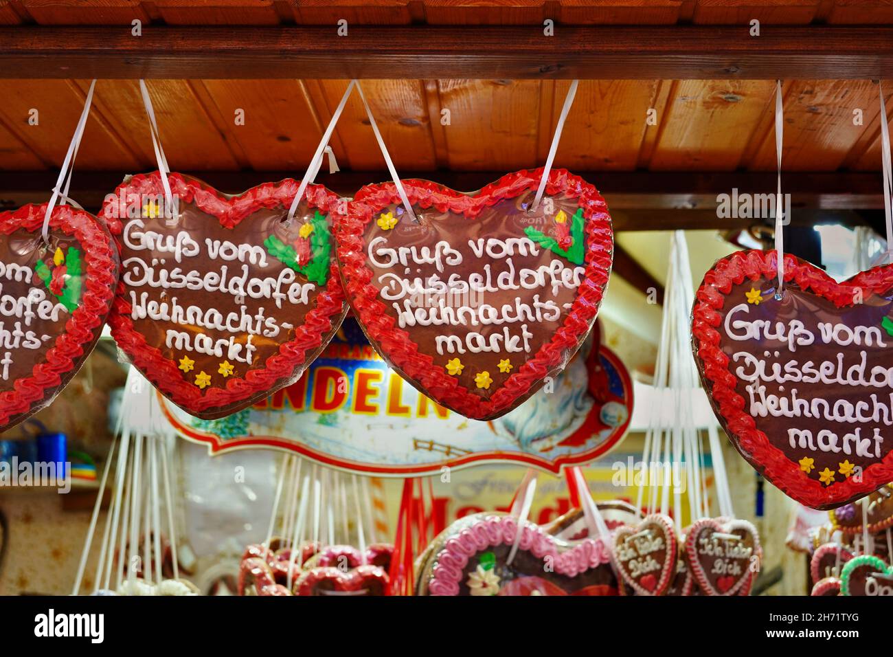 Colourful gingerbread hearts at the Christmas market 2021 in downtown Düsseldorf/Germany. Stock Photo