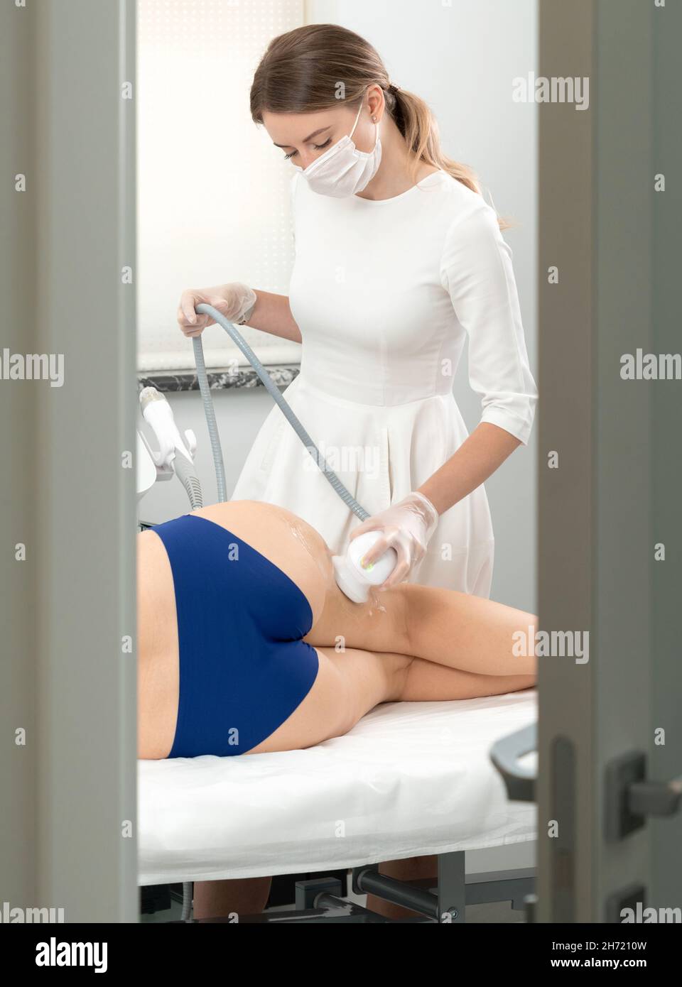 Ultrasound cavitation body contouring treatment. Woman getting anti-cellulite and anti-fat therapy in beauty salon Stock Photo