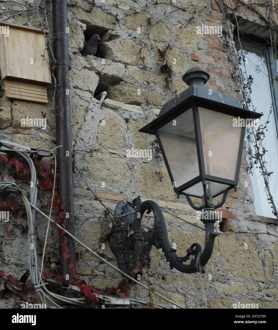 Antique street lamp electric hi-res stock photography and images - Alamy