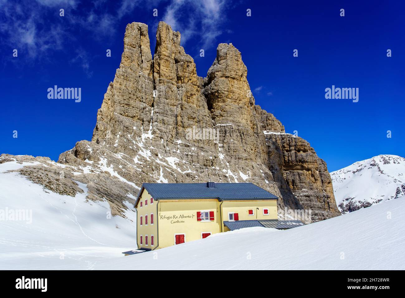 Re Alberto primo hut and Vajolet towers (Dolomites, Italy) Stock Photo