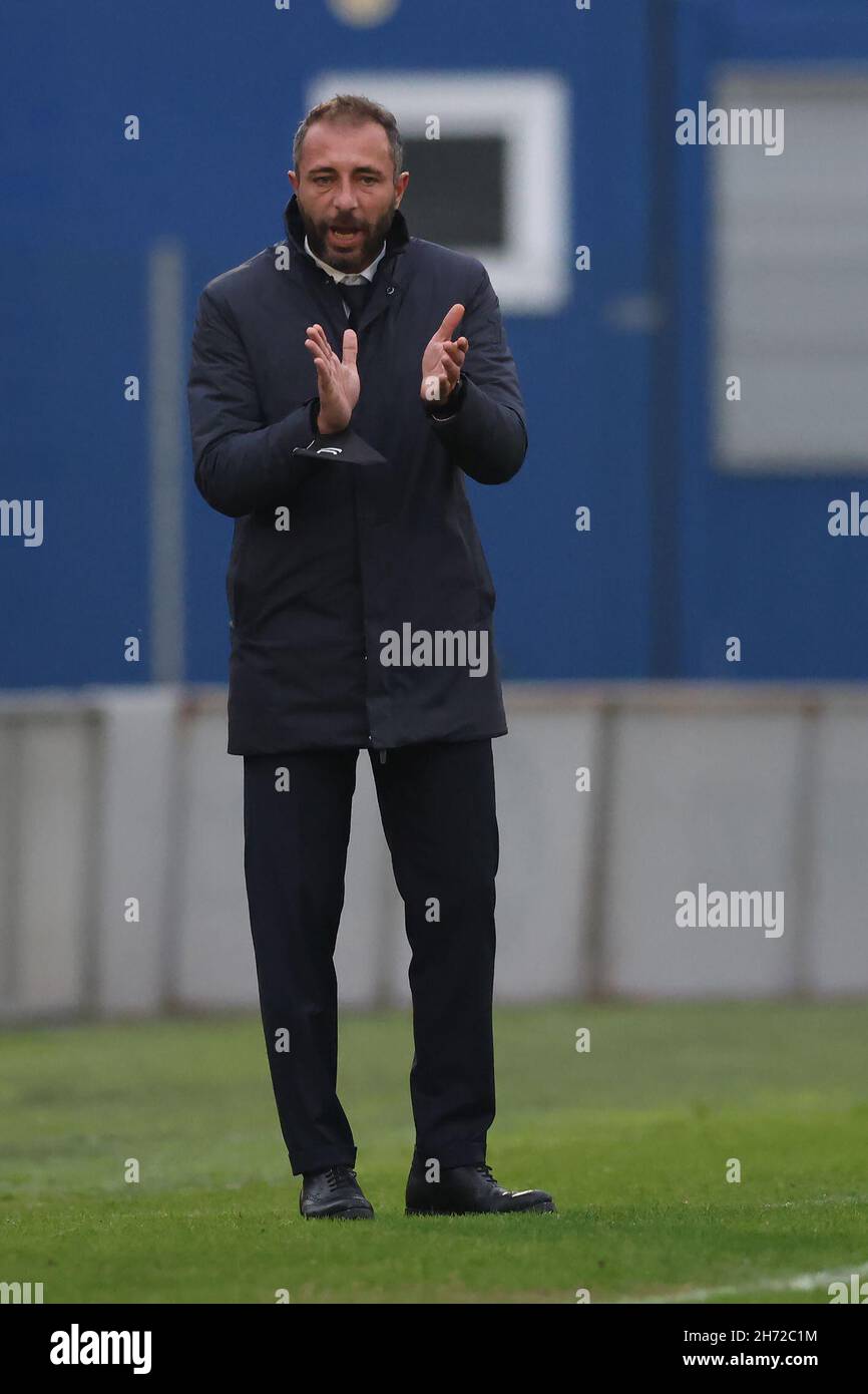 Milan, Italy, 19th November 2021. Andrea Bonatti manager of Juventus  applauds during the Campionato Primavera match at Centro Sportivo Vismara,  Milan. Picture credit should read: Jonathan Moscrop / Sportimage Credit:  Sportimage/Alamy Live