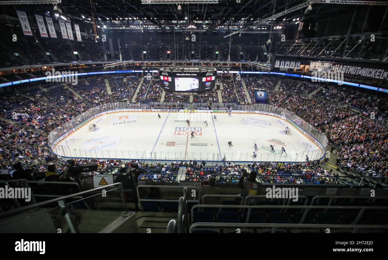 Ice on mercedes benz hires stock photography and images Alamy