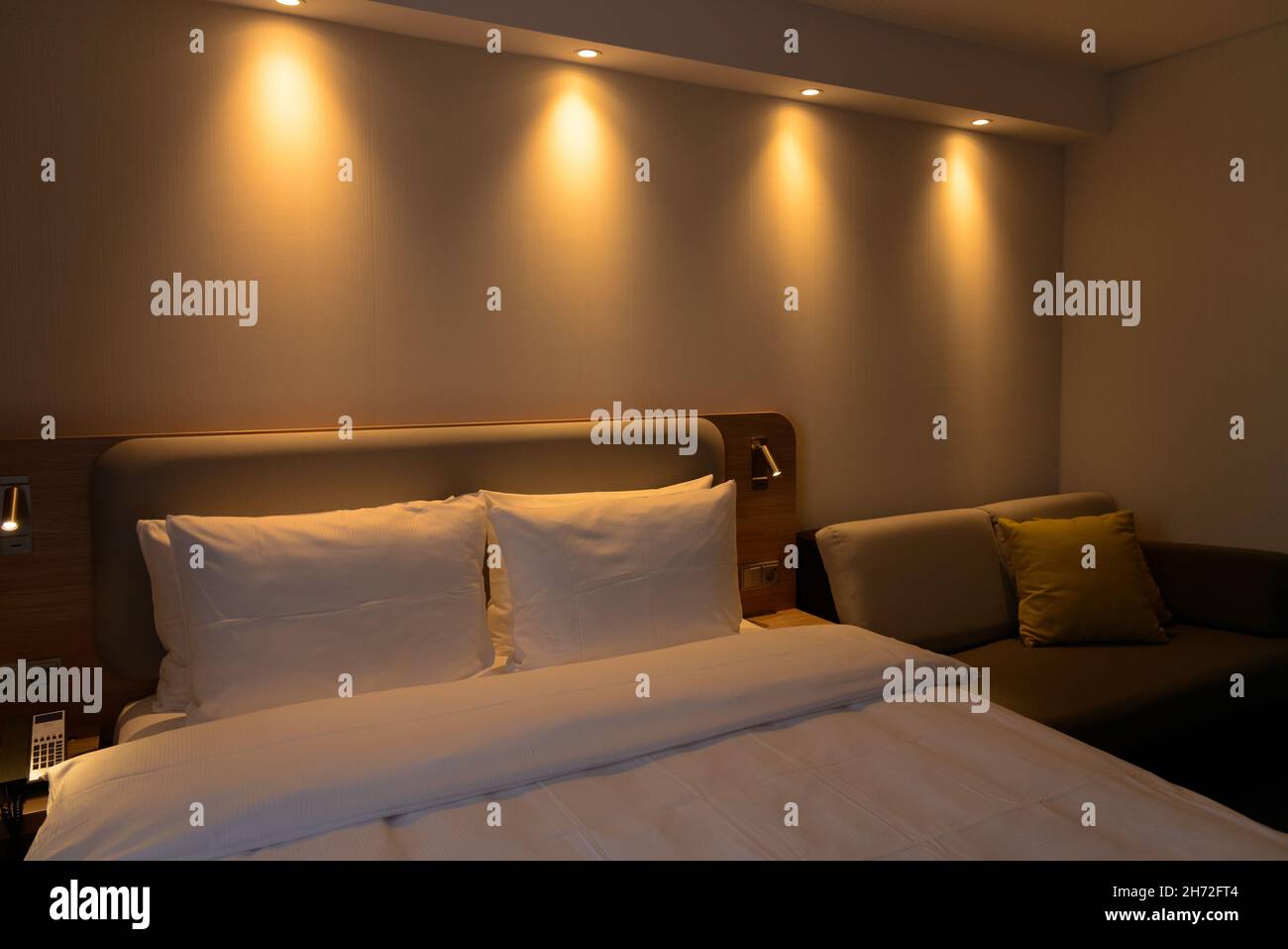 Luxury bedding hi-res stock photography and images - Alamy