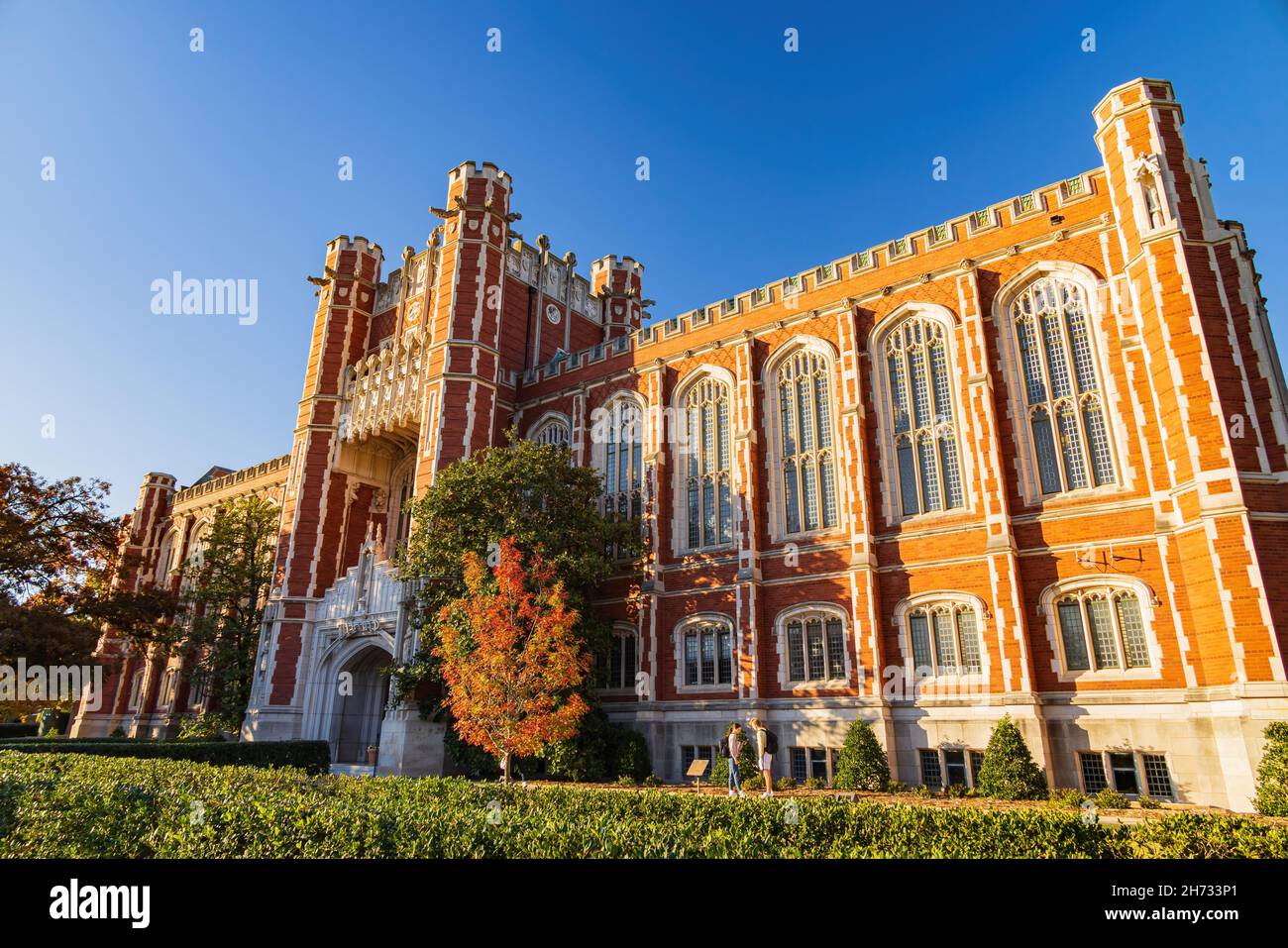 Exterior view of the Bizzell Memorial Library at Oklahoma Stock Photo ...