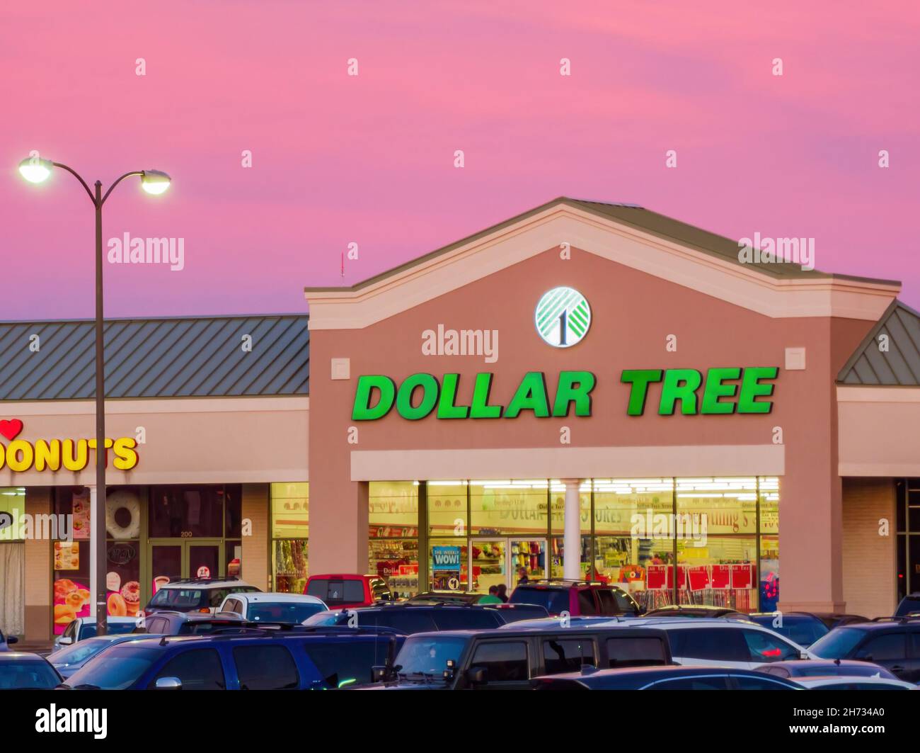 Dollar Tree Street View Oklahoma, Nov 13 2021 - Exterior View Of The Dollar Tree Stock Photo - Alamy