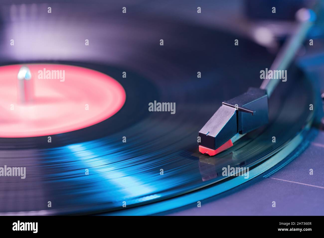 Vintage vinyl record player playing music from LP album Stock Photo - Alamy