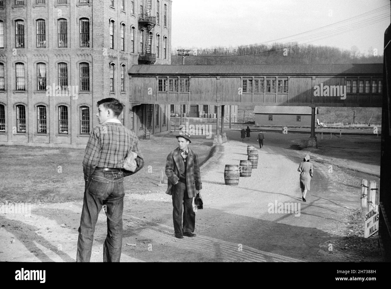 Workers arriving at change of Shift, Penomah Mills Inc., Taftville, Connecticut, USA, Jack Delano, U.S. Farm Security Administration, U.S. Office of War Information Photograph Collection, November 1940 Stock Photo