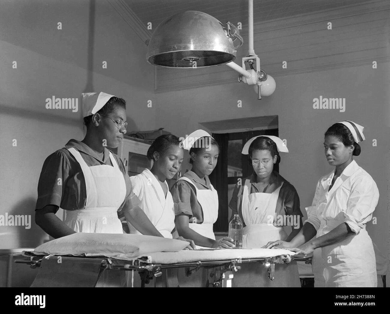 Nurses in operating Room, Jack Delano, U.S. Farm Security Administration, U.S. Office of War Information Photograph Collection, December 1941 Stock Photo