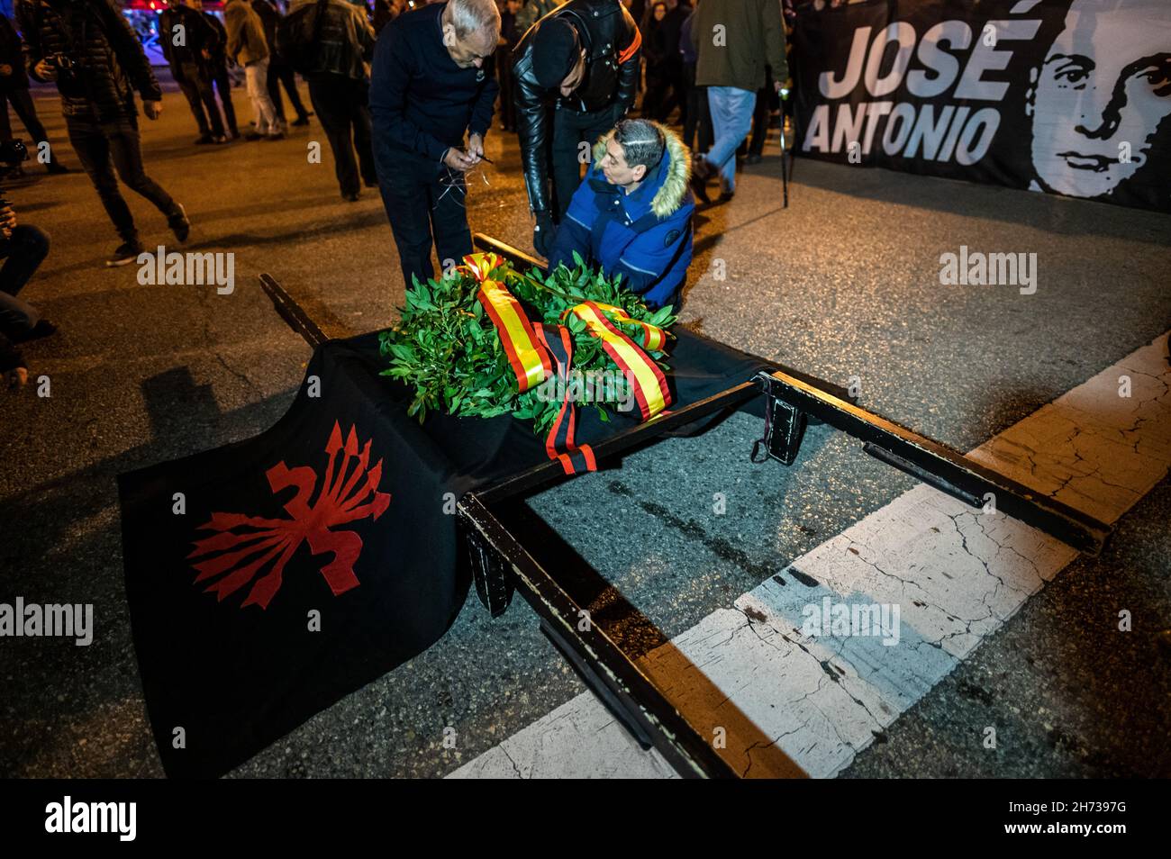 Madrid, Spain. 19th Nov, 2021. Far right wing members and supporters of La Falange preparing a crown during a demonstration for the anniversary of the death of Jose Antonio Primo de Rivera, founder of La Falange, commemorating the 85th anniversary of his death on 20 November 1936, shot at the beginning of the Spanish Civil War. Credit: Marcos del Mazo/Alamy Live News Stock Photo