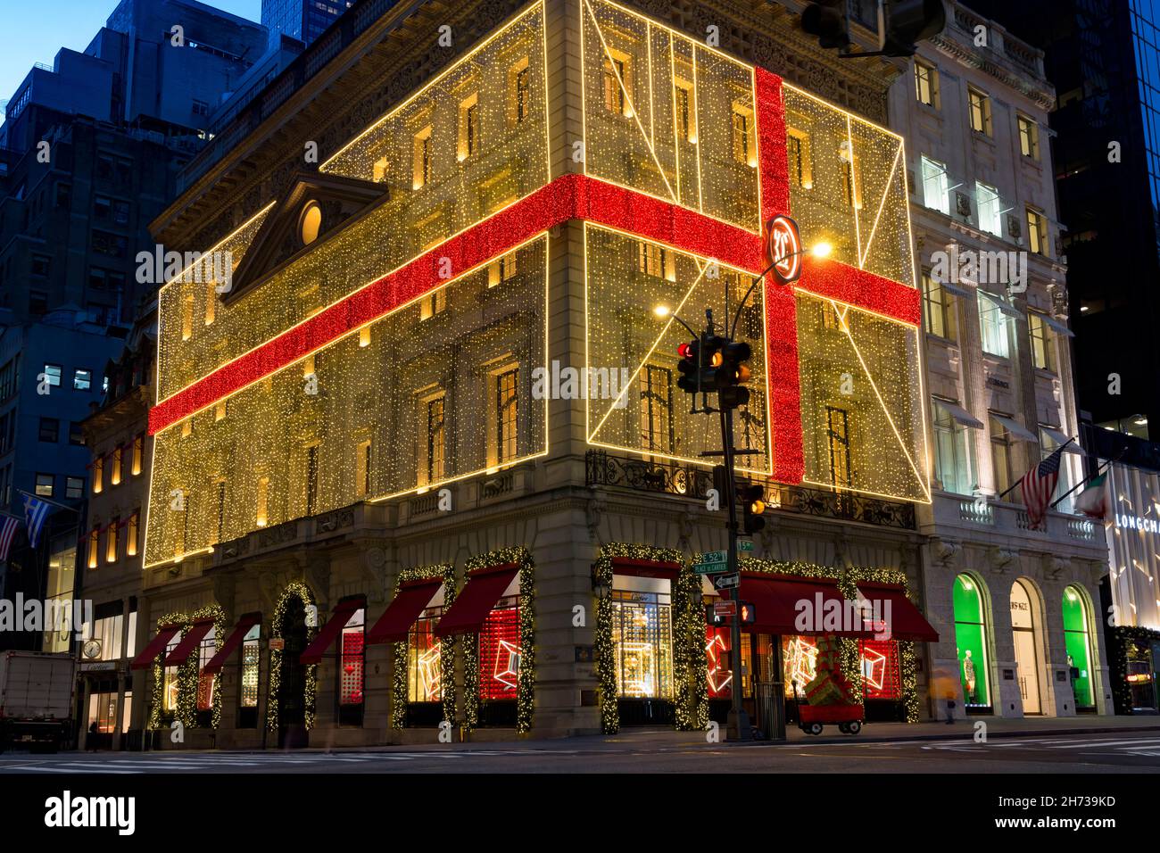 Christmas cartier fifth avenue manhattan hi-res stock photography