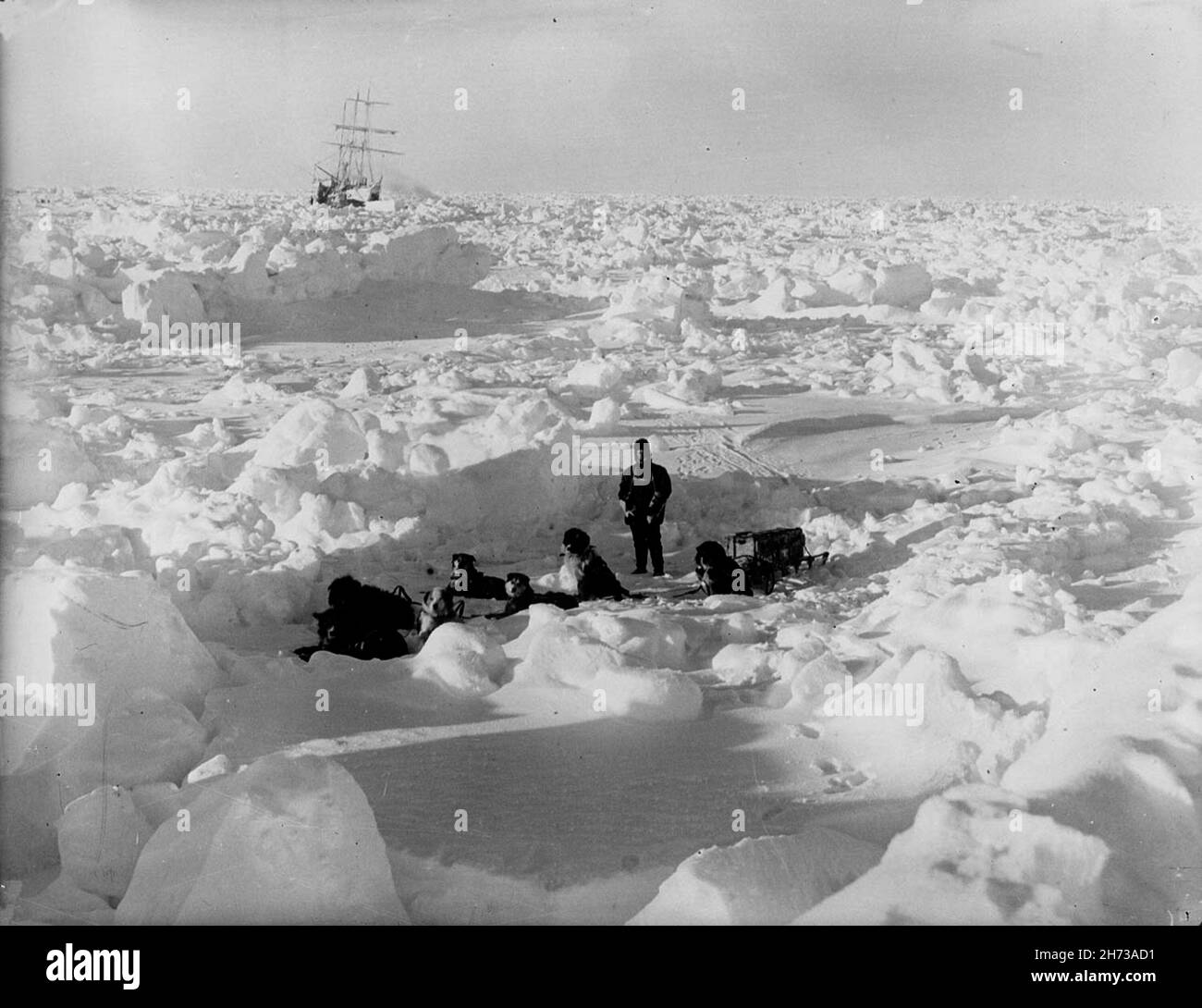 Ernest Shackleton's ship Endurance stuck in the Antarctic pack ice in the Weddell Sea during his epic expedition in 1912 Stock Photo