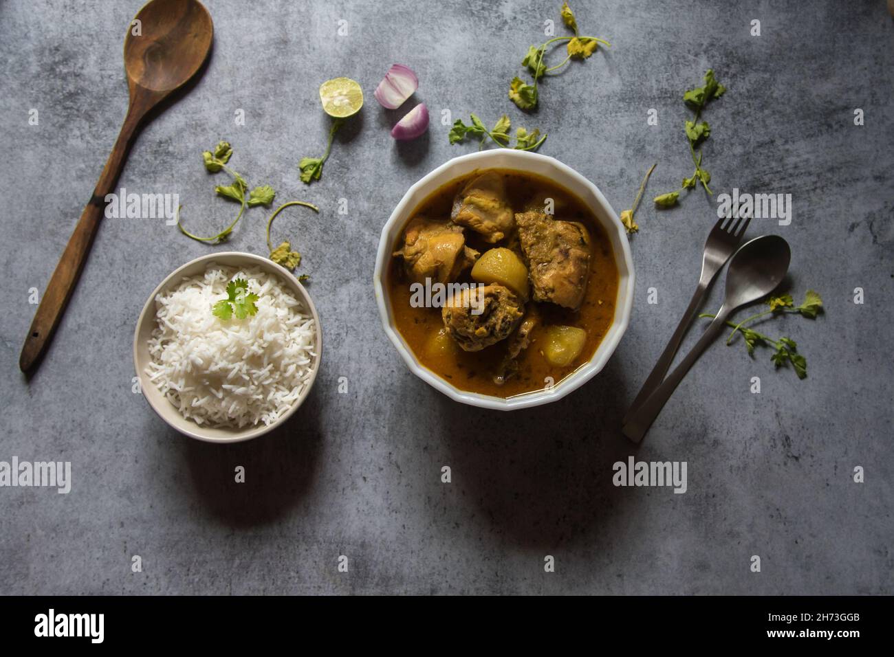https://c8.alamy.com/comp/2H73GGB/popular-indian-meal-rice-and-chicken-gravy-top-view-2H73GGB.jpg
