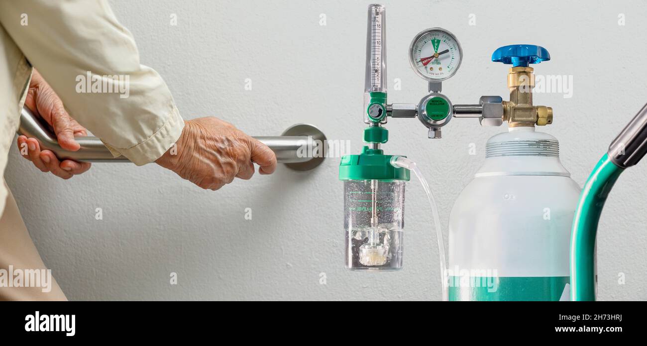 Walk O2 About Tank Elderly woman walking to emergency medical oxygen tank Stock Photo - Alamy