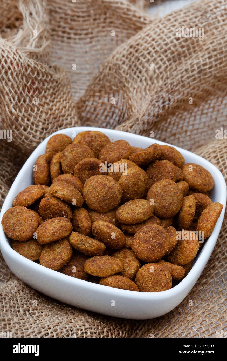 various dog food options. Raw, dry and chunks in gravy Stock Photo Alamy