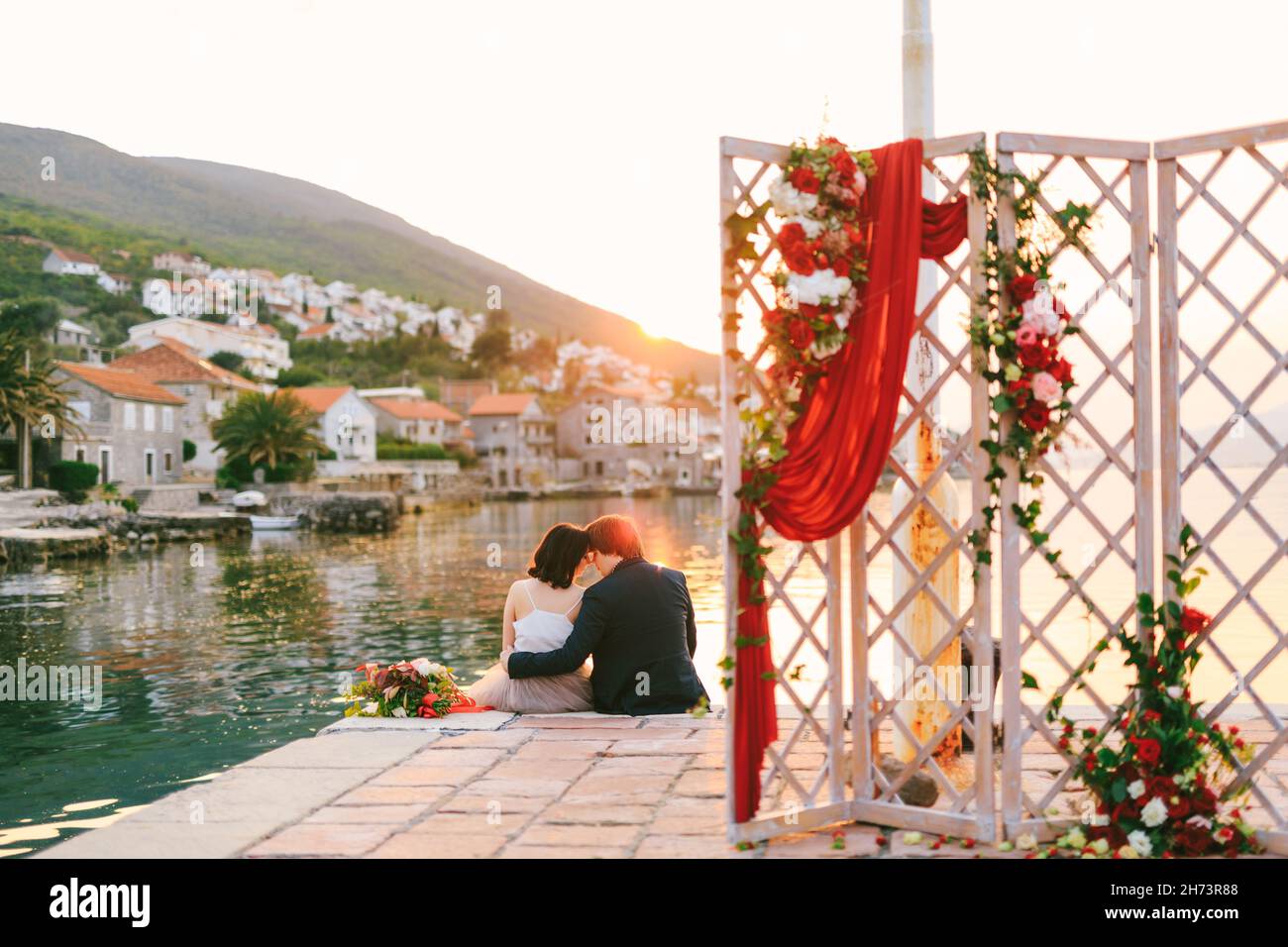 Back newlyweds hugging sitting hi-res stock photography and images - Alamy