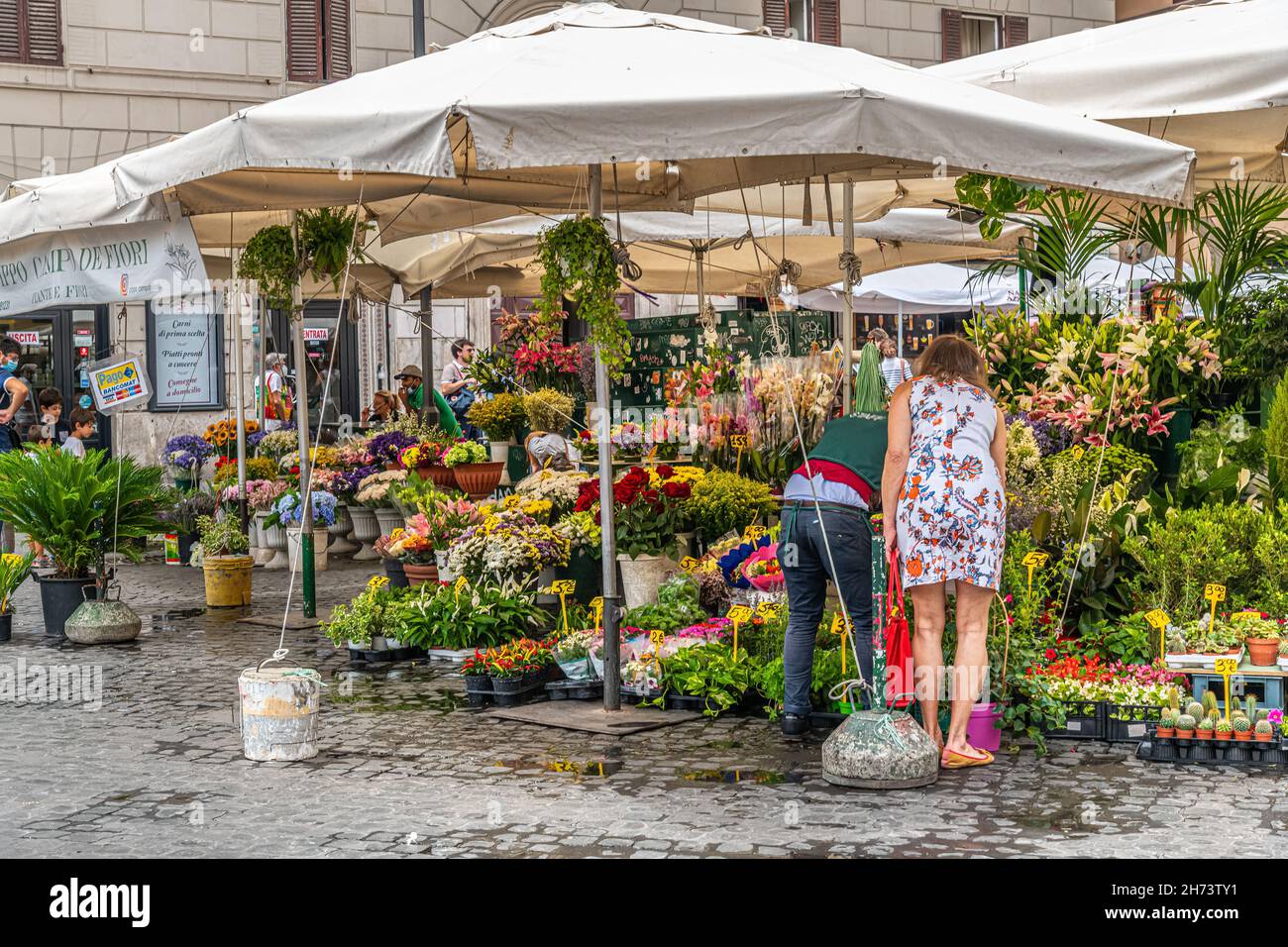 The suggestive and characteristic street market of Campo de Fiori in the heart of Rome Stock Photo