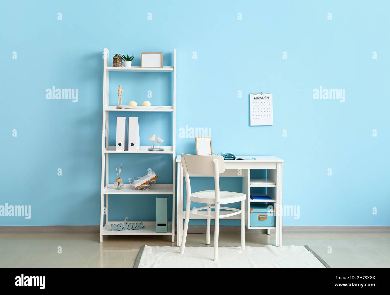 Calendar shelves in interior hi-res stock photography and images - Alamy