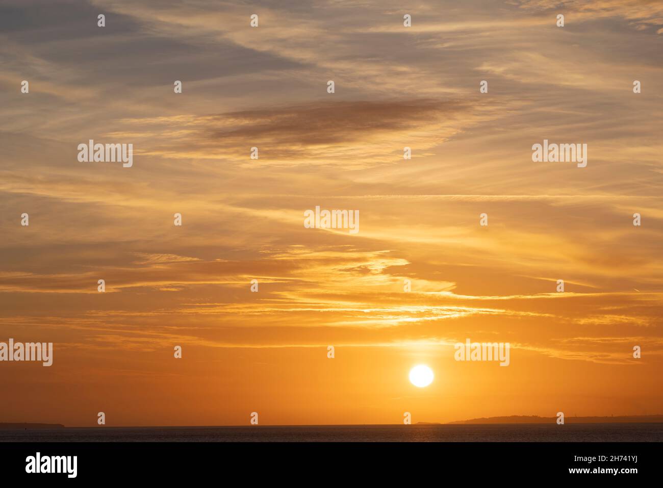 A nice golden glow on the horizon Stock Photo - Alamy