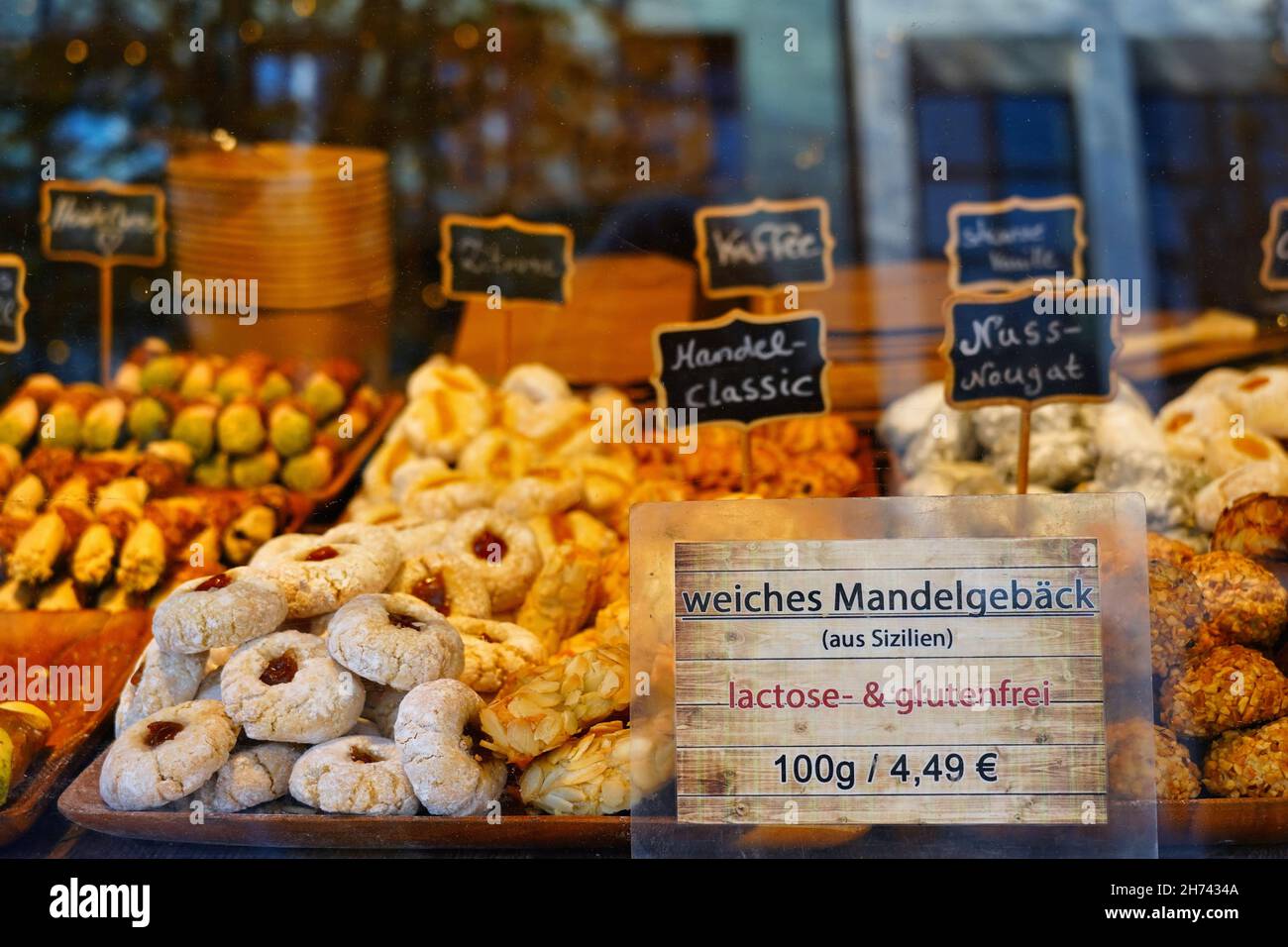 Cookie stand (behind a protective glass) at the Christmas market 2021 on Königsallee in Düsseldorf/Germany. Stock Photo