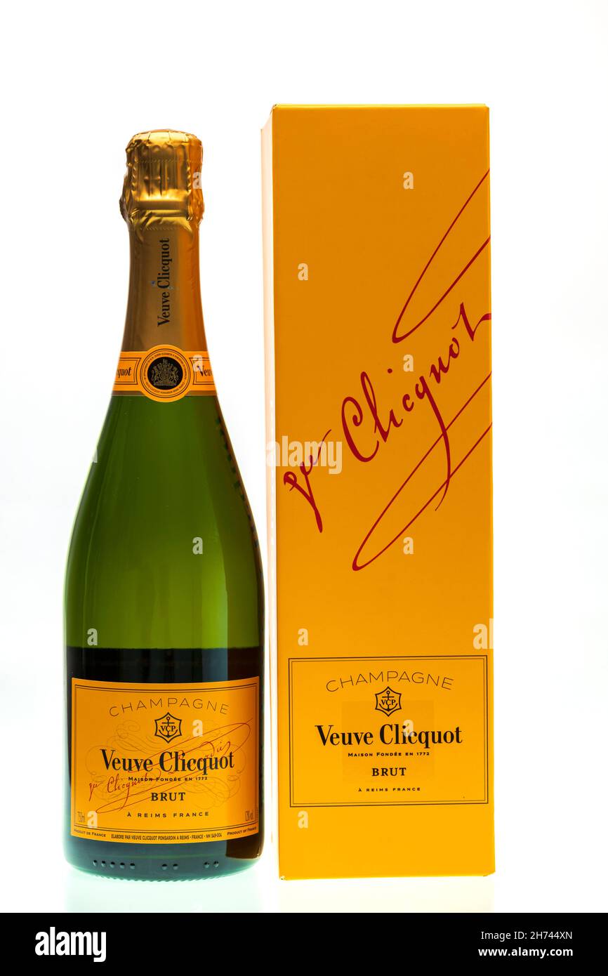 Veuve Clicquot Hits L.A. and IMG on Court – WWD