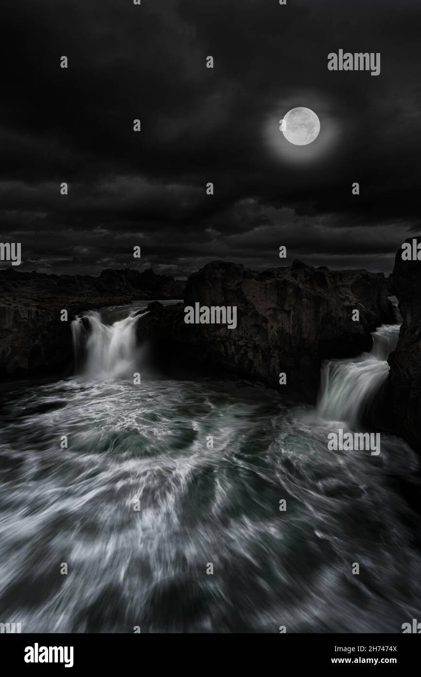 Full Moon Iceland at Ganantonellablog Blog