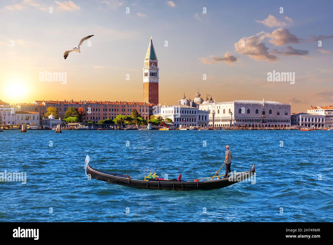 Gondola famous bell tower hi-res stock photography and images - Alamy