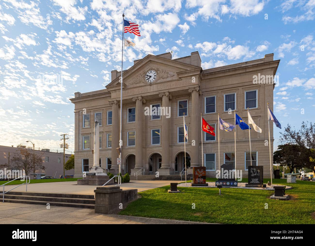 Olney, Illinois, USA - October 1, 2021: The Richland County Courthouse and it is War Memorial Stock Photo