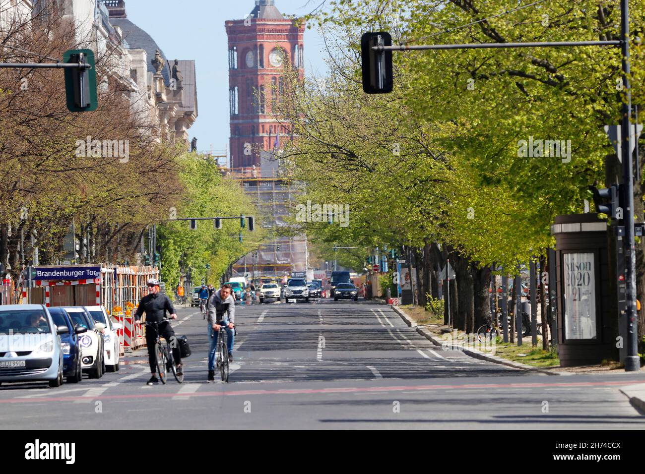 der fast menschenleere Boulevard Unter den Linden in Zeiten der Coronavirus-Epidemie, 2. April 2020, Berlin/ the almost idle and empty boulevard stree Stock Photo
