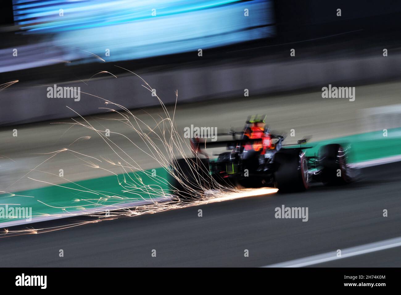 Sergio Perez (MEX) Red Bull Racing RB16B sends sparks flying. Qatar ...