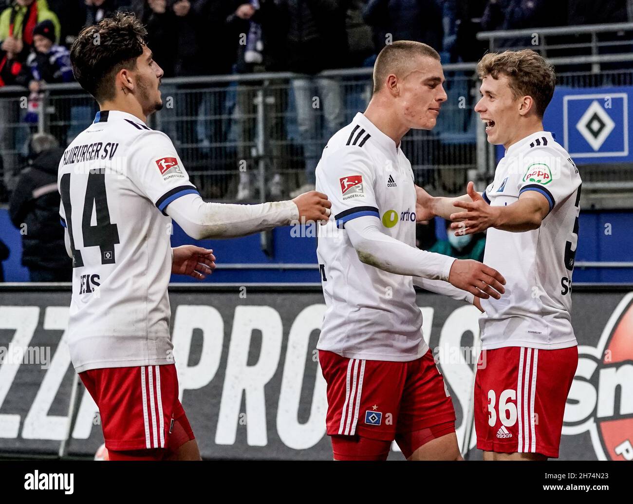Hamburg, Germany. 20th Nov, 2021. Football: 2nd Bundesliga, Hamburger ...