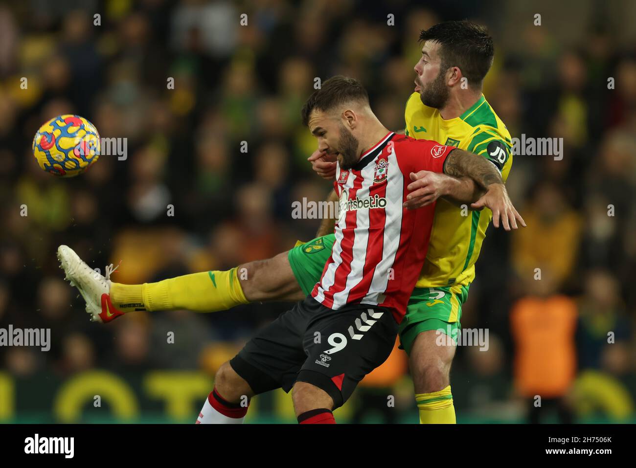 Carrow Road, Norwich, UK. 20th Nov, 2021. Premier League football, Norwich City versus Southampton; Adam Armstrong of Southampton competes for the ball with Grant Hanley of Norwich City Credit: Action Plus Sports/Alamy Live News Stock Photo