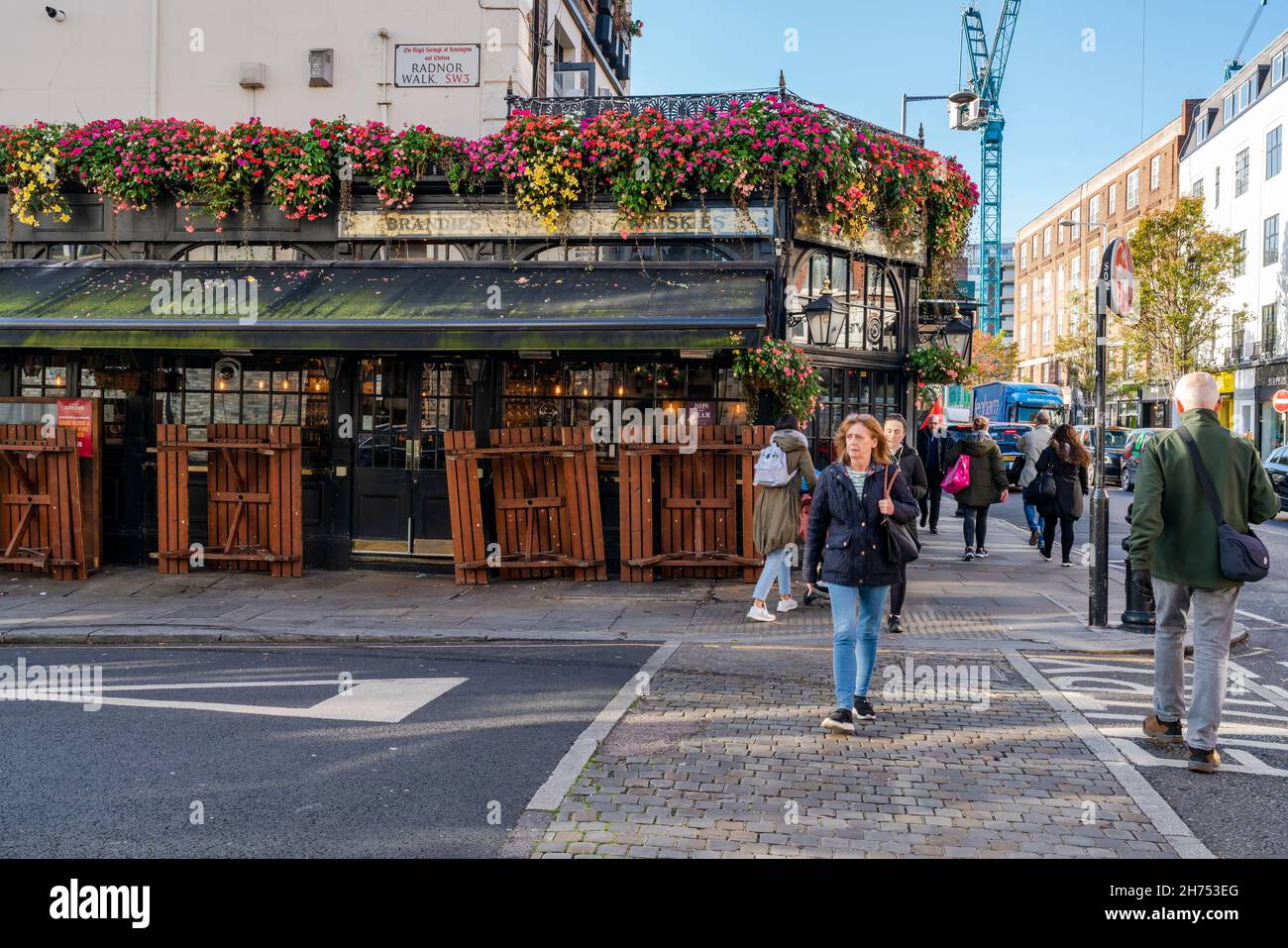 LONDON, UK - NOVEMBER 11, 2021: Shoppers in Chelsea, an affluent area known for the smart boutiques and high-end restaurants lining busy King's Road Stock Photo